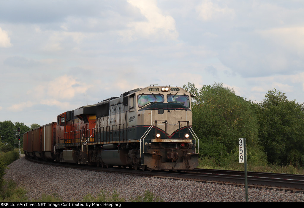 BNSF 9669